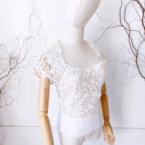 Art Deco 1930s Blouse. Vintage guipure lace blouse. 1930s peplum blouse top. Ivory vintage blouse. Bridal top. Very pretty.