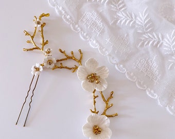 Clay Flower hair pin. Bridal hair pin. Sakura wedding hair pin. White and gold headpiece. Articulated hair pin