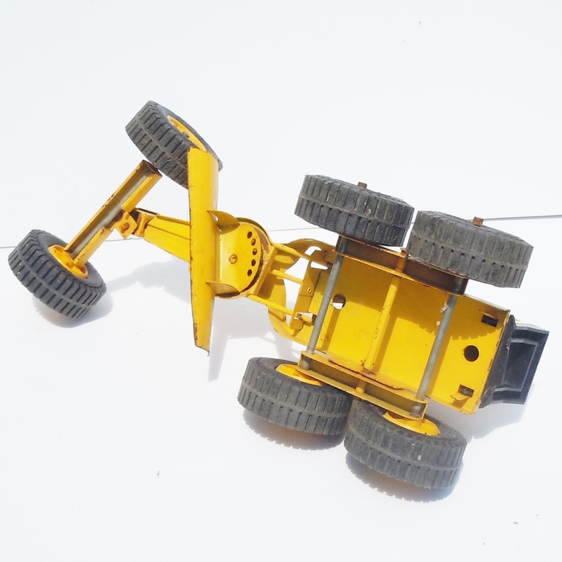 Tonka Truck Classic Road Grater Original Played with Condition Works well Blade and Wheels Pivot