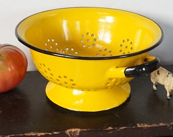 Enamelware Colander / YELLOW / Simple black edge  /  Kitchen Essential / Great Color / Heavy coat of Enamel