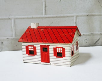 Tiny Metal House / Small Model of a Classic Home / Charming Tablescape