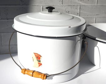 Enamelware Bucket with lid / Diaper Pail / Under the counter composter / Great Usable Condition