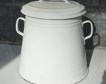 Enamelware with lid / Diaper Pail / Under the counter composter / Great Usable Condition