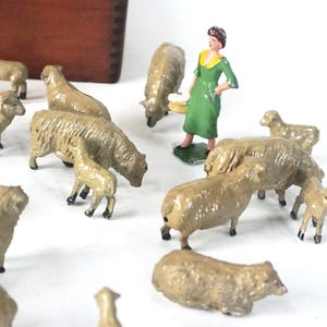 Vintage Farm / Britains / 10 Sheep / 7 Lambs  / Bull and Milk maiden  / Pastural Tabletop Landscape