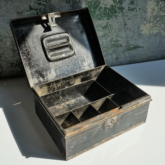 antique box ❀ * クロモスの 小さなメタルボックス 【公式通販】