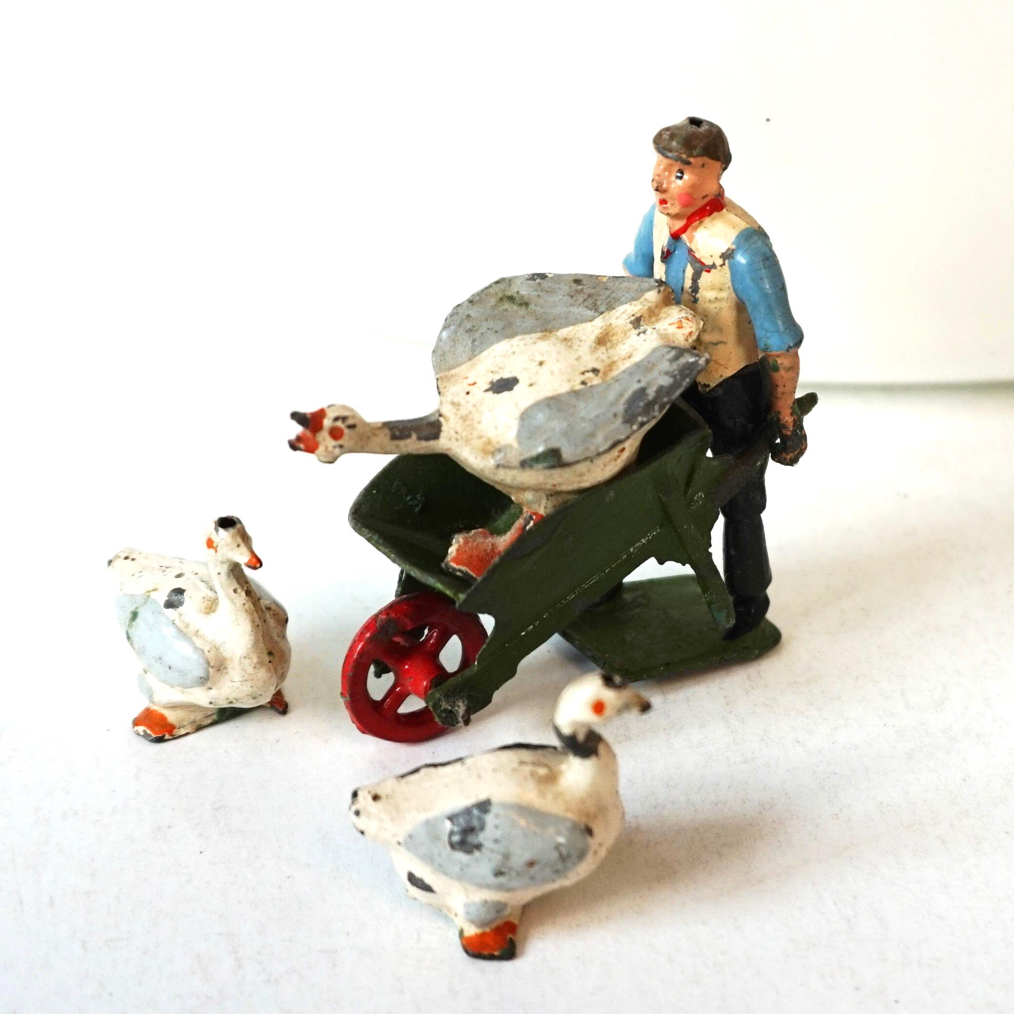Vintage Farm / Britains Toy Soldiers / 3 Geese with 2 Angry Gander / Countryside Tabletop Landscape