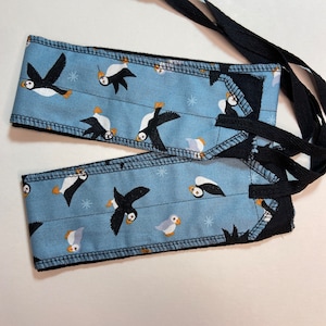 Muñequeras deportivas con tucanes - Soporte para levantamiento de pesas - Accesorio deportivo reversible de algodón hecho a mano - Precio por dos muñequeras
