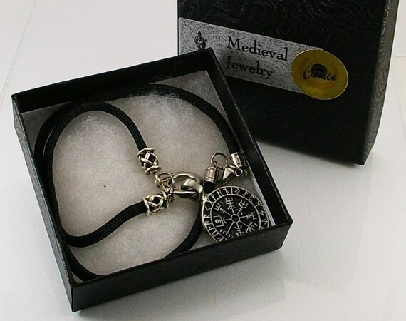 collier homme medieval collier homme medieval