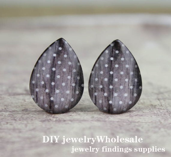 Resin Cab - Teardrop Small, Dot Resin Cab - Teardrop Small, Dot