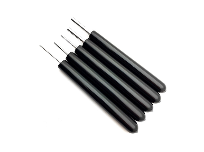 Paper rolling tools in 5 different sizes with slots in tip that go completely through the metal tips and handle with black vinyl rubber. Tools are used for quilling or making paper  beads.