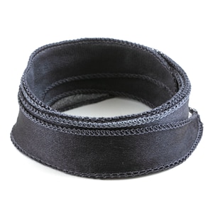 Crêpe satijnzijden lint antraciet 1 m 100% zijde handgenaaid en met de hand geverfd wikkelarmband sieradenlint