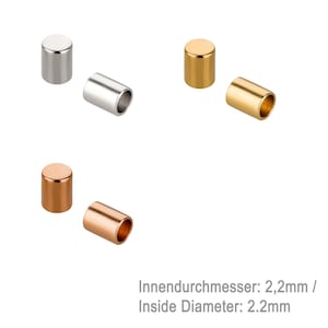 Puede incluir: Seis tapones de extremo de metal en plata, oro y oro rosa. Los tapones de extremo son cilíndricos y tienen un diámetro interior de 2,2 mm.