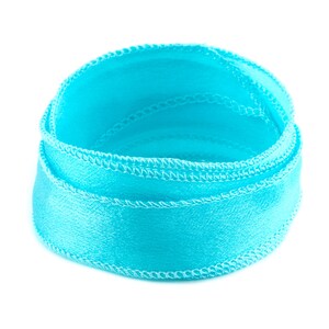 Ruban de soie crêpe satiné Bleu Caraïbes 1 m 100% soie cousu et teint à la main wrap bracelet bijoux ruban
