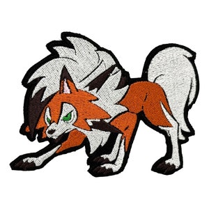 Könnte beinhalten: Gestickter Aufnäher eines braunen und weißen wolfartigen Pokémon mit grünen Augen. Das Pokémon befindet sich in einer hockenden Position mit dem Kopf nach links gedreht.