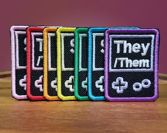 Patches de pronomes portáteis - Várias cores disponíveis! - Patch de passar a ferro com bordado metálico brilhante.