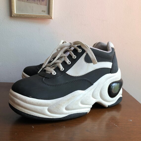 Vintage Steve Madden platform flatform sneakers