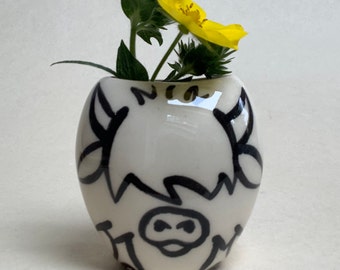 Ceramic Highland cow pottery bud vase. Thrown on the potter’s wheel, hand painted, and fired in the kiln by me. I hope you like it!