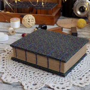 Petit journal artisanal bleu indigo, carnet de notes A7 à couverture rigide, carnet de croquis vintage, journal épais cottagecore, journal intime bleu marine fait main