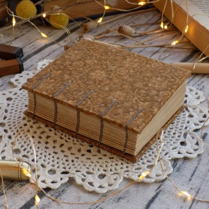 Journal épais marron en noyau cottage, cahier d'écriture vierge à reliure copte, milieu universitaire sombre respectueux de l'environnement, journal fait main en papier recyclé kraft