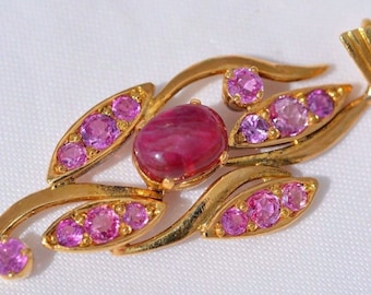 Pendant made in 18kt gold hand-mounted with round cabochon rubies