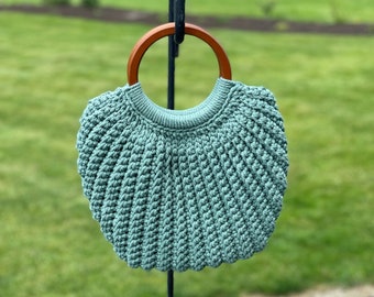 Sac coquillage avec anse en bois - Motif au crochet