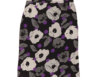 Falda vintage de mujer de corte A, talla W34, estampado floral grande negro.