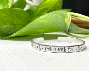 Tener un dragón de la suerte contigo es la única manera de emprender una misión / La historia interminable / Falkor / Regalo del nerd del libro literario /