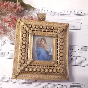 Vintage vergoldete filigrane Spieluhr mit Madonna und Kind Artwork, Vintage Glockenspiel,