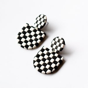 Kühn Schwarz Weiß F1 Karierte Ton Bogen Ohrringe, Einzigartige Geschenkidee, Gingham Ohrringe, Funky Leichter Statement Schmuck