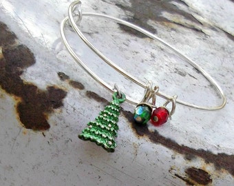 Christmas Adjustable Charm Bangle, Green Christmas Tree Charm, Silver Expandable Bracelet, Holiday Bracelet, Gift for Her, Stocking Stuffer