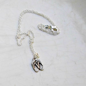 Silber Flip Flop Halskette, Strand, Surfer Halskette, Ozean, einfache Halskette, Schichtung, Sommer-Halskette, Boho-Chic