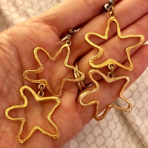 Brushed Gold Toned Metal Star Earrings Dangling Stars Celestial Jewelry Vintage Pierced Earrings Starfish