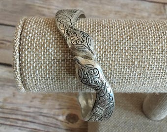 Silver Toned Metal Hinged Cuff Bracelet with Snake Design - Vintage Cuff Bracelet - Two Snakes - Serpent - 1980s 1990s