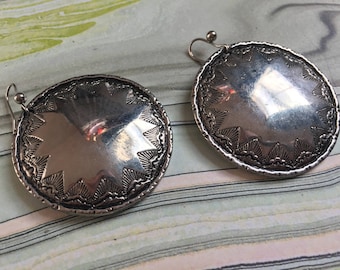Dark Grey Silver Toned Metal Round Circle Pierced Earrings - Southwestern Aztec Dangling Earrings - Vintage Southwest Flair - Sunburst