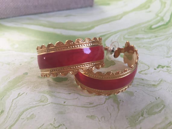 Gold Toned Metal Red Marbled Enamel Hoop Earrings - Vintage 1980s Earrings - Pierced Earrings - Holiday Jewelry - Christmas Earrings - Monet