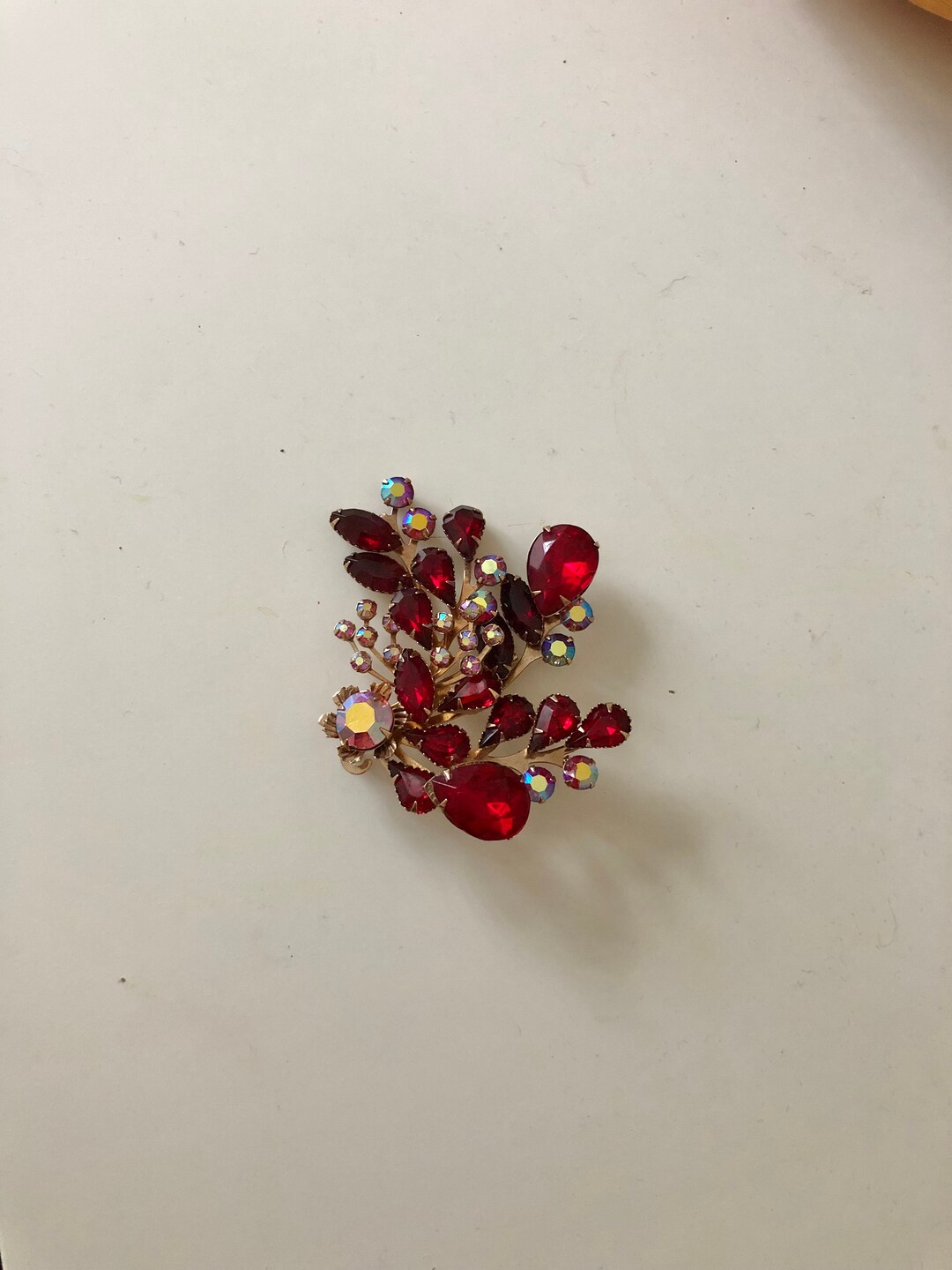 Broche Vintage Strass Des Années 50/60 - Pierres Rouges, Style Rétro - Occasion Pour Collection Ou Bijou Porté