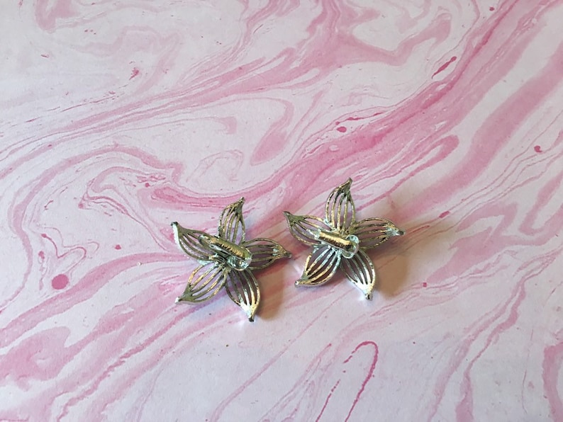 Sarah Coventry Clip on Flower Earrings Silver Toned Metal Pearlescent Bead Filigree 1960s Floral Petal Filigree Design Five Petal