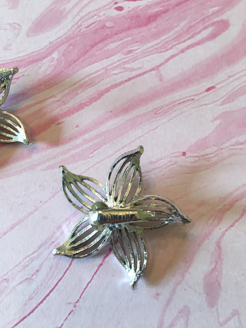 Sarah Coventry Clip on Flower Earrings Silver Toned Metal Pearlescent Bead Filigree 1960s Floral Petal Filigree Design Five Petal