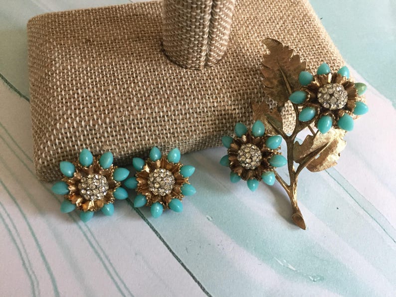 Signed HAR Brushed Gold Toned Metal Leaves 1950s Vintage Floral jewelry set Turquoise Flower Petals Rhinestone Center Blue Flowers