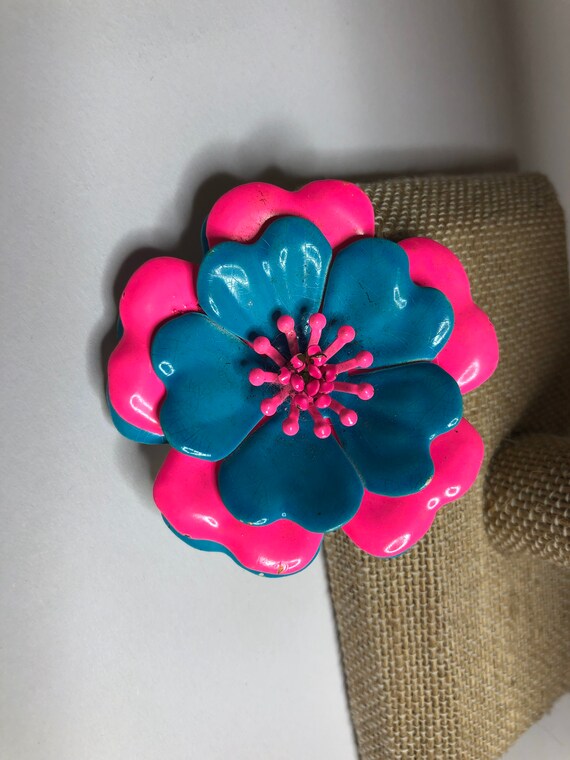 Vintage Flower Brooch with bright neon pink and b… - image 5