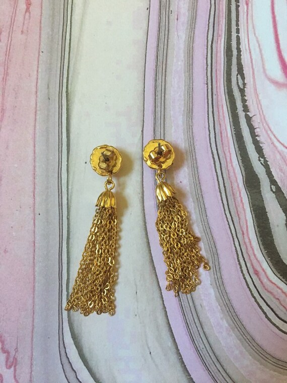 Dangle Drop Tassel Earrings - Gold Toned Metal Vi… - image 5