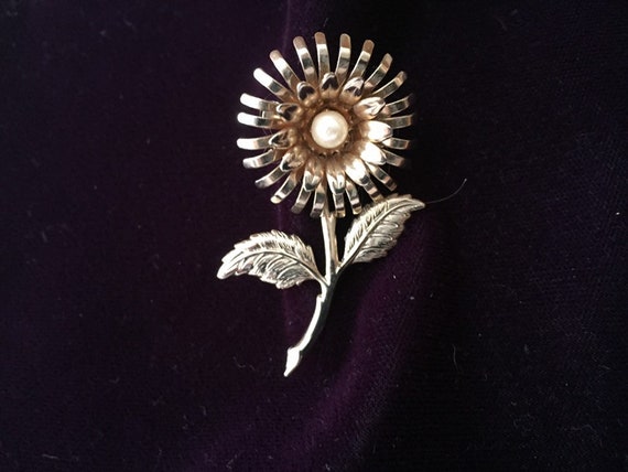 Broche Ancienne Métal Doré Avec Strass Verre Blancs Et Perle Nacrée - Vintage - Excellent état