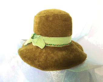 Vintage Moss Green Women's Hat with Light Green Colored Ribbon - Ladies Bucket Hat - La Vienne Dana Marte - Ladies MOD Vintage Hat w Beading