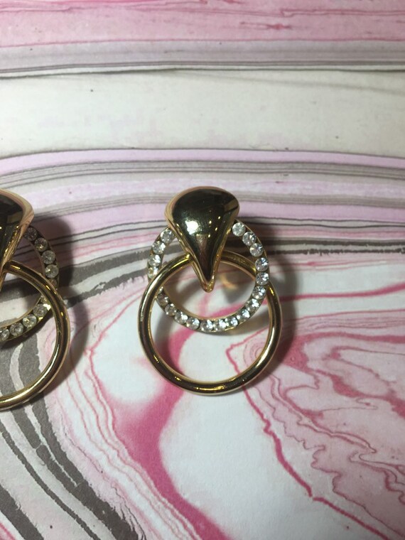 Interlocking Ring Rhinestone Earrings with Gold H… - image 9