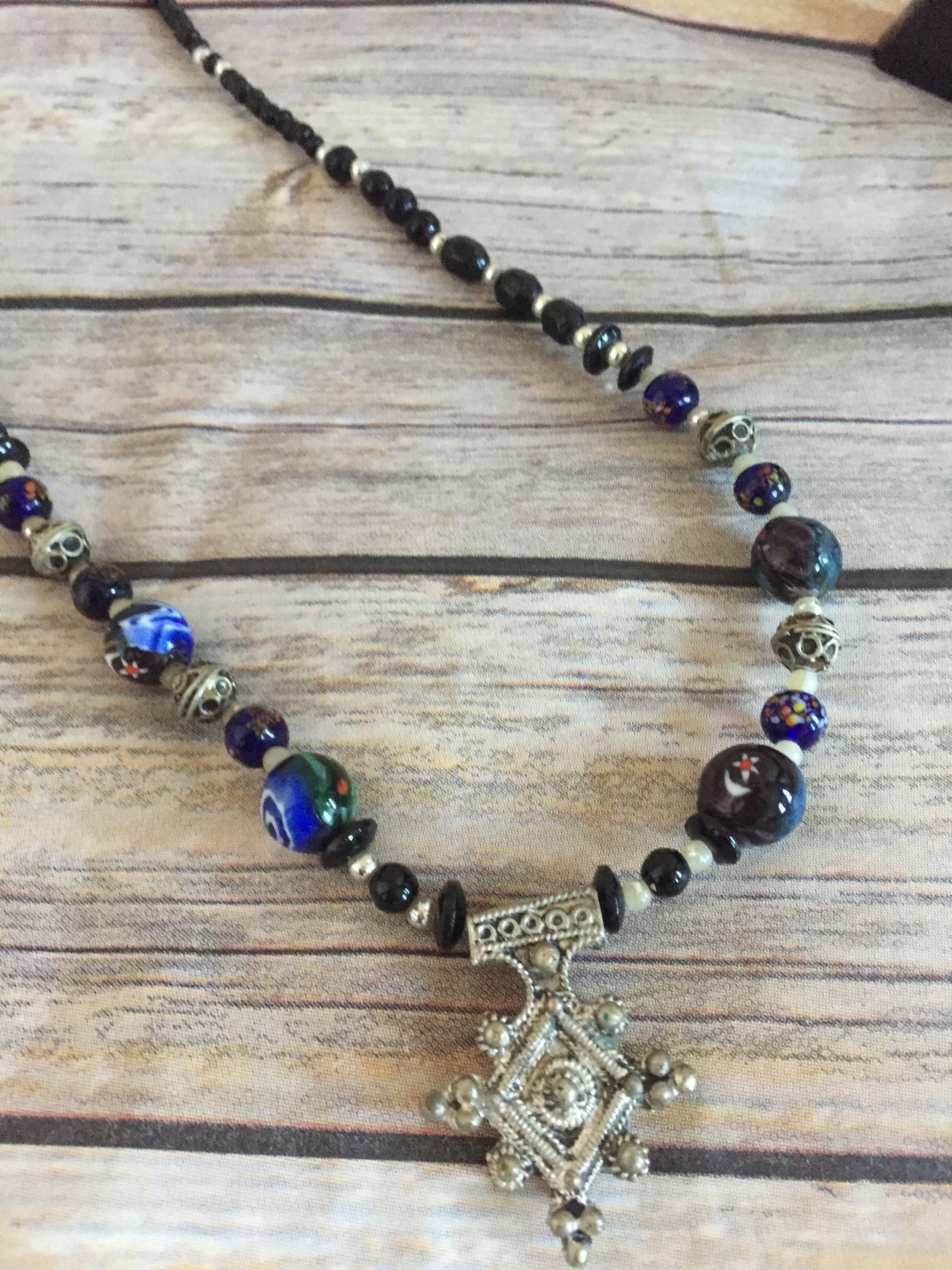 Collier Victorien Ancien En Perles Bleues Et Métal Argenté - Vintage France, Style XIXe Siècle