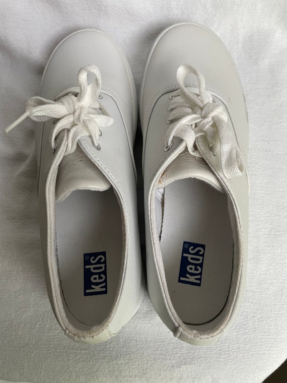 Amazon.com | Keds Center Lace Up, Sneaker Womens, White Chambray, 5 Medium  | Fashion Sneakers