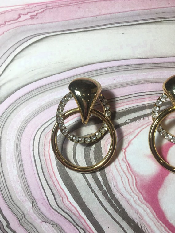 Interlocking Ring Rhinestone Earrings with Gold H… - image 5