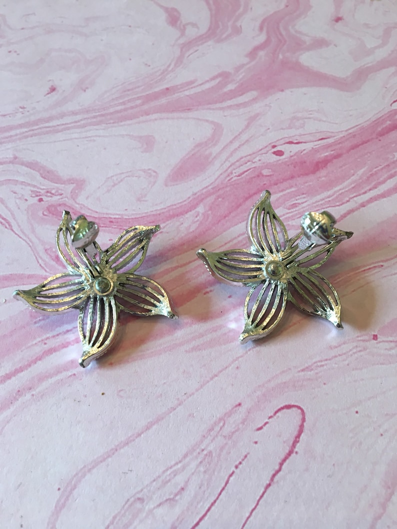 Sarah Coventry Clip on Flower Earrings Silver Toned Metal Pearlescent Bead Filigree 1960s Floral Petal Filigree Design Five Petal