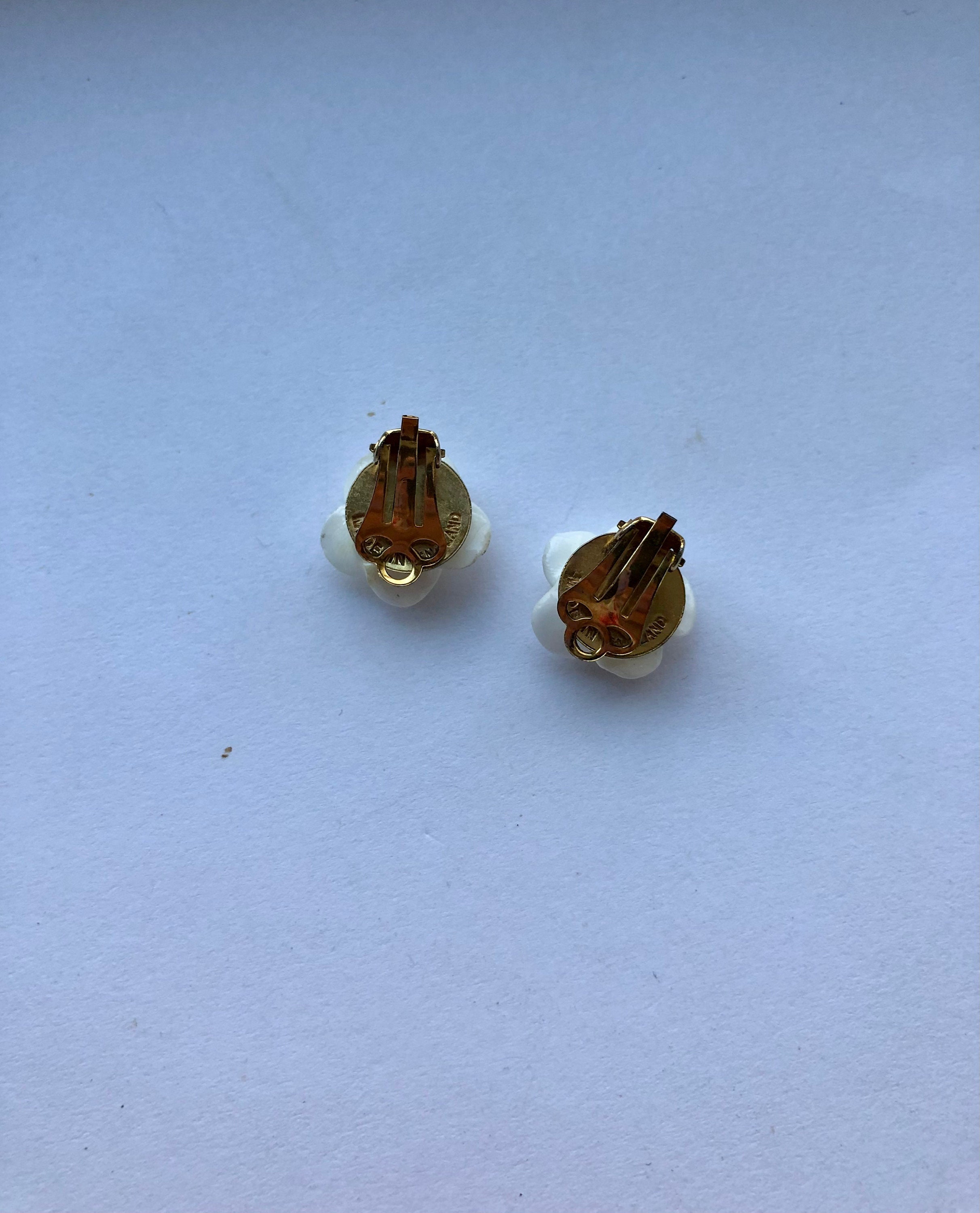 Orecchini A Clip Fiore Perlato Bianco Lucite 25mm - Stile Vintage Per Orecchie Non Forate - Foto 5
