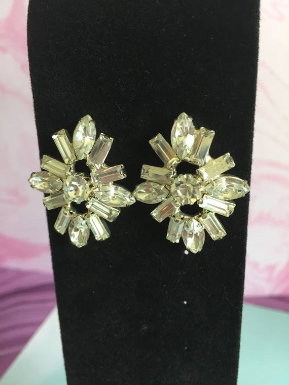 Boucles D'oreilles Vintage Anciennes En Métal Argenté Avec Strass Et Cristaux - Bijou D'occasion
